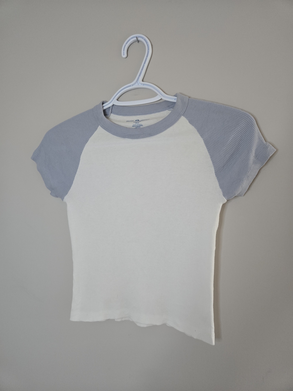 Brandy Melville White Ribbed Raglan Tee with Light Blue Sleeves - Picture 3 of 5